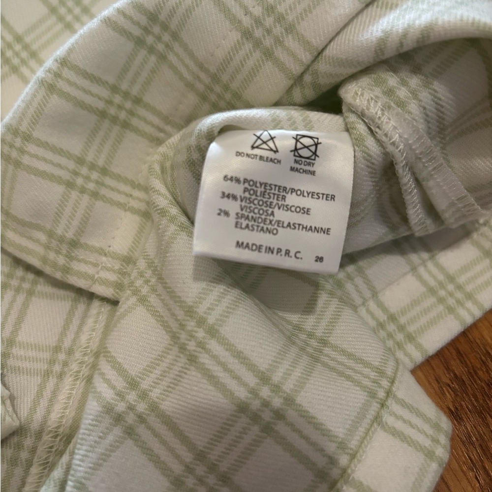 brandy melville, green and white skirt - Picture 7 of 7